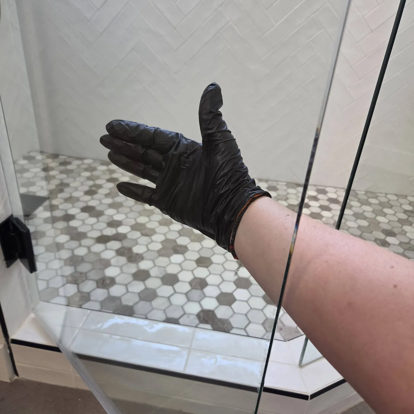 Glass shower detail cleaning